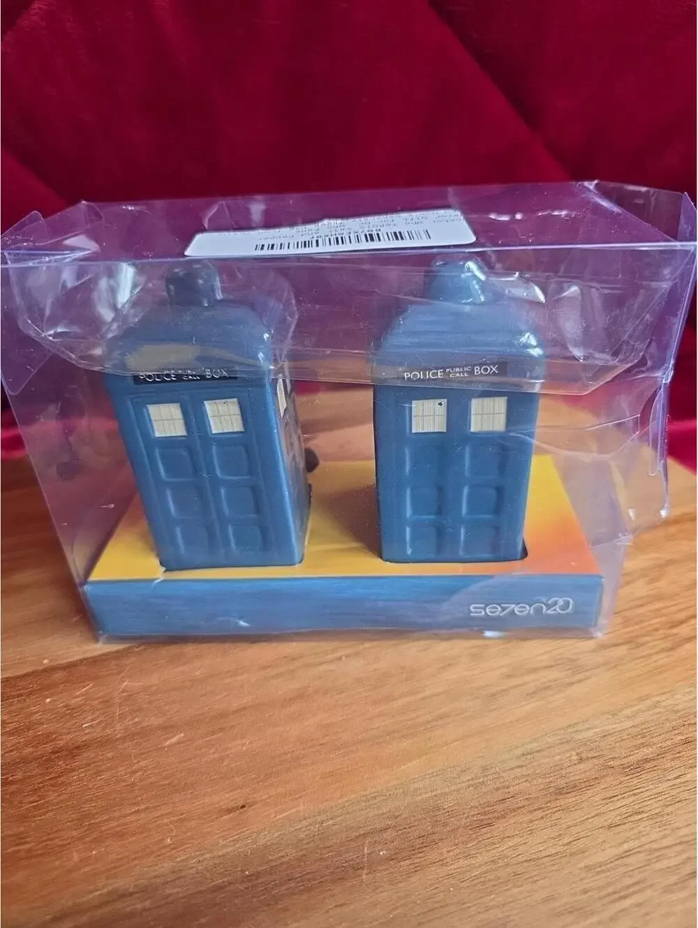 Doctor Who Seven 20 TARDIS & Ceramic Salt & Pepper Shaker Set Novelty New